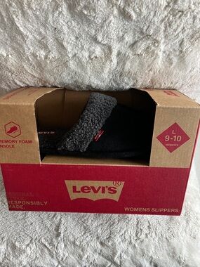 Levi's Black Women's Slip-On Sherpa Slippers